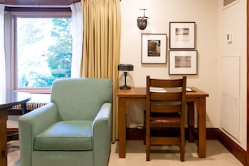 Deluxe Room, 1 King Bed