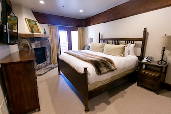Deluxe Room, 1 King Bed, Fireplace