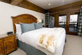 Deluxe Room, 1 King Bed (with Deck)