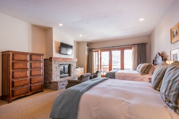 Luxury Room, 2 Queen Beds, Hot Tub