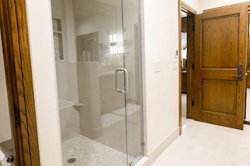 Deluxe Room, 1 King Bed (with Deck)