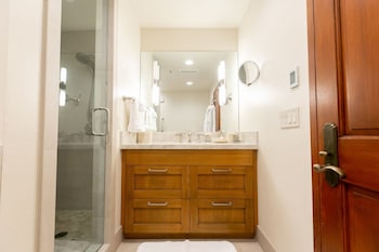 Deluxe Room, 1 King Bed