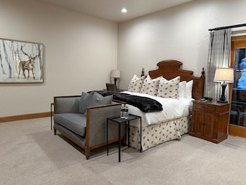 Luxury Suite, 4 Bedrooms, Hot Tub (Premium)