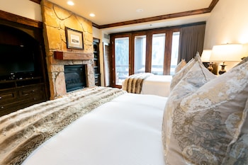 Junior Suite (Two Queen)