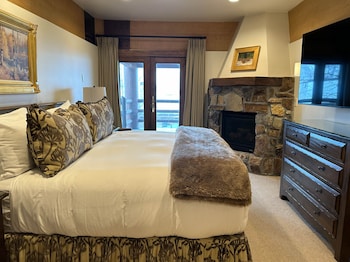 Luxury Suite, 3 Bedrooms, Hot Tub