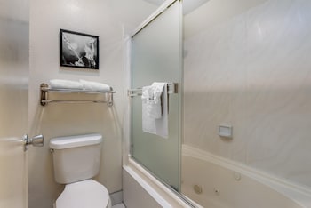 Standard Room, 1 King Bed, Non Smoking, Jetted Tub