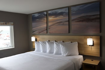 Room, 1 King Bed, Mobility Accessible, Non Smoking (Bathtub w/ Grab Bars)