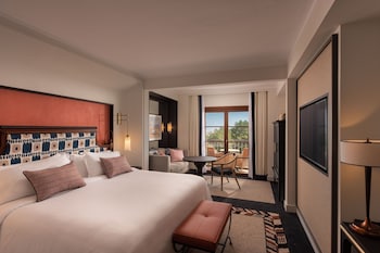 Deluxe Room, 1 King Bed, Garden View (Balcony)
