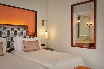 Deluxe Room, 1 Double Bed, Garden View (Balcony)