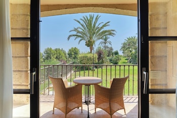 Deluxe Room, 1 King Bed, Garden View (Balcony)
