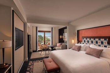 Deluxe Room, 1 King Bed, Garden View (Balcony)