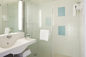 Classic Room, Multiple Beds, Pool View