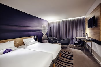 Classic Room, Multiple Beds, Pool View
