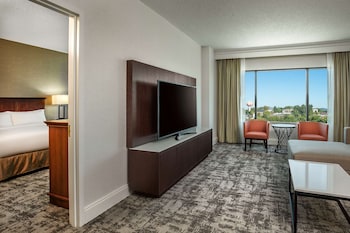 Suite, 1 King Bed, Non Smoking