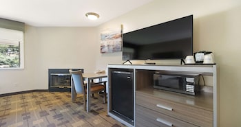 Standard Room, 2 Queen Beds, Non Smoking, Fireplace (2nd Floor)