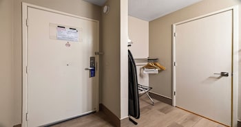 Standard Room, 2 Queen Beds, Accessible, Bathtub