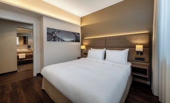 Suite, City View