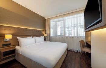 Suite, City View