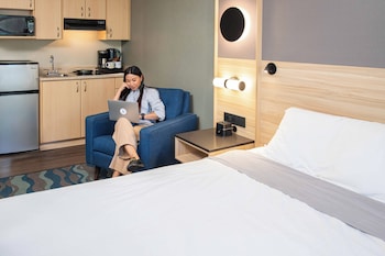 King Bed with Kitchenette