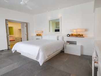 Master Suite with in & out pool
