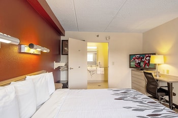 Deluxe Room, 1 King Bed, Accessible (First Floor, Smoke Free)