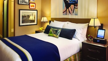 Room, 1 Queen Bed, Accessible (Shower)