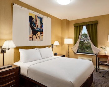 Room, 1 Queen Bed, Accessible (Shower)
