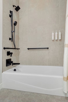 Standard Room, 1 King Bed (Mobility Accessible, Roll-in Shower)