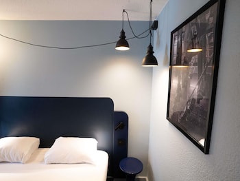 Suite (1 Double Bed and 1 Bunkable Sofa Bed)