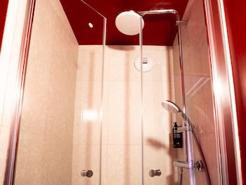Suite (1 Double Bed and 1 Bunkable Sofa Bed)