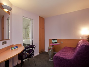 Suite (1 Double Bed and 1 Bunkable Sofa Bed)