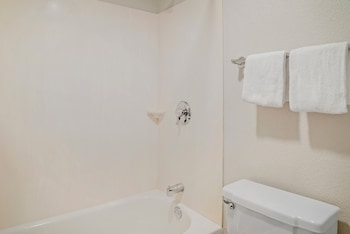 Standard Room, 1 King Bed (Smoke Free)