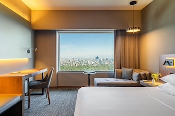 Club Room, 1 King Bed (Regency, High Floor)