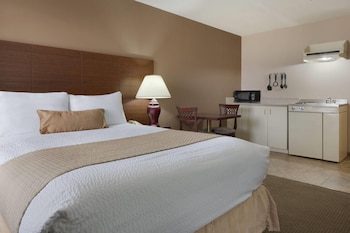 Room, 1 Queen Bed, Non Smoking (Efficiency)