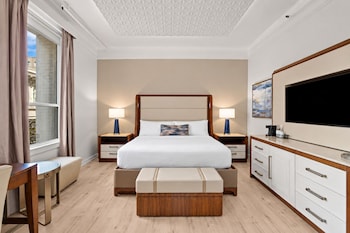 Junior Suite, 1 King Bed with Sofa bed