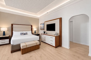 Junior Suite, 1 King Bed with Sofa bed