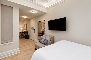 Comfort Room, 1 Queen Bed