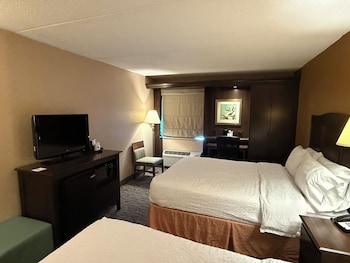 Two Queen Beds, Standard, Non-Smoking