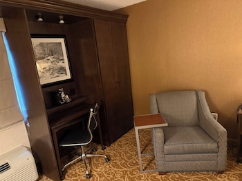 One King Bed, Standard, Non-Smoking