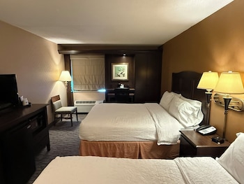Two Queen Beds, Standard, Non-Smoking