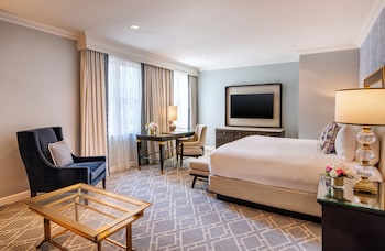 Junior Suite, 1 King Bed (Washington Monument View)