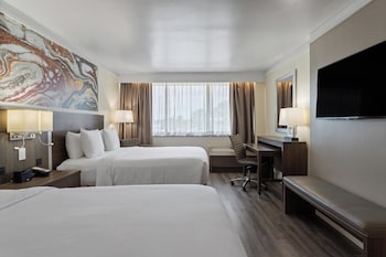 Standard Room, 2 Queen Beds, Pool View