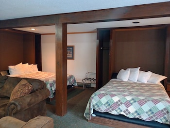 Suite, 2 Queen Beds, Non Smoking, Lake View