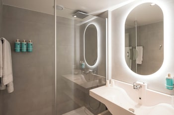 Superior Room, 1 Queen Bed, Accessible
