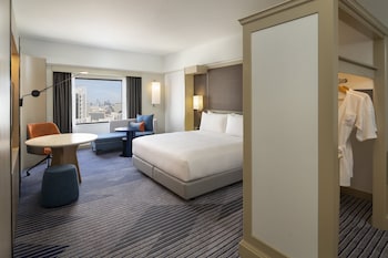 Premium Room, 1 King Bed, Accessible