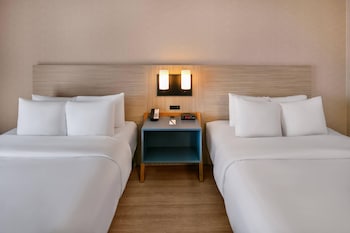 Room, 2 Queen Beds, Non Smoking (1st Floor)