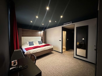 Standard Suite, 1 Double Bed with Sofa bed