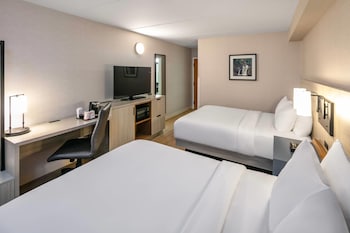 Room, 2 Queen Beds, Non Smoking (Efficiency, Upgrade)