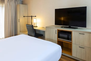 Room, 1 King Bed with Sofa bed, Non Smoking (Upper Floor, Stair Access Only)