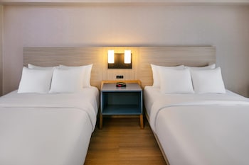 Room, 2 Queen Beds, Non Smoking (Efficiency, Upgrade)